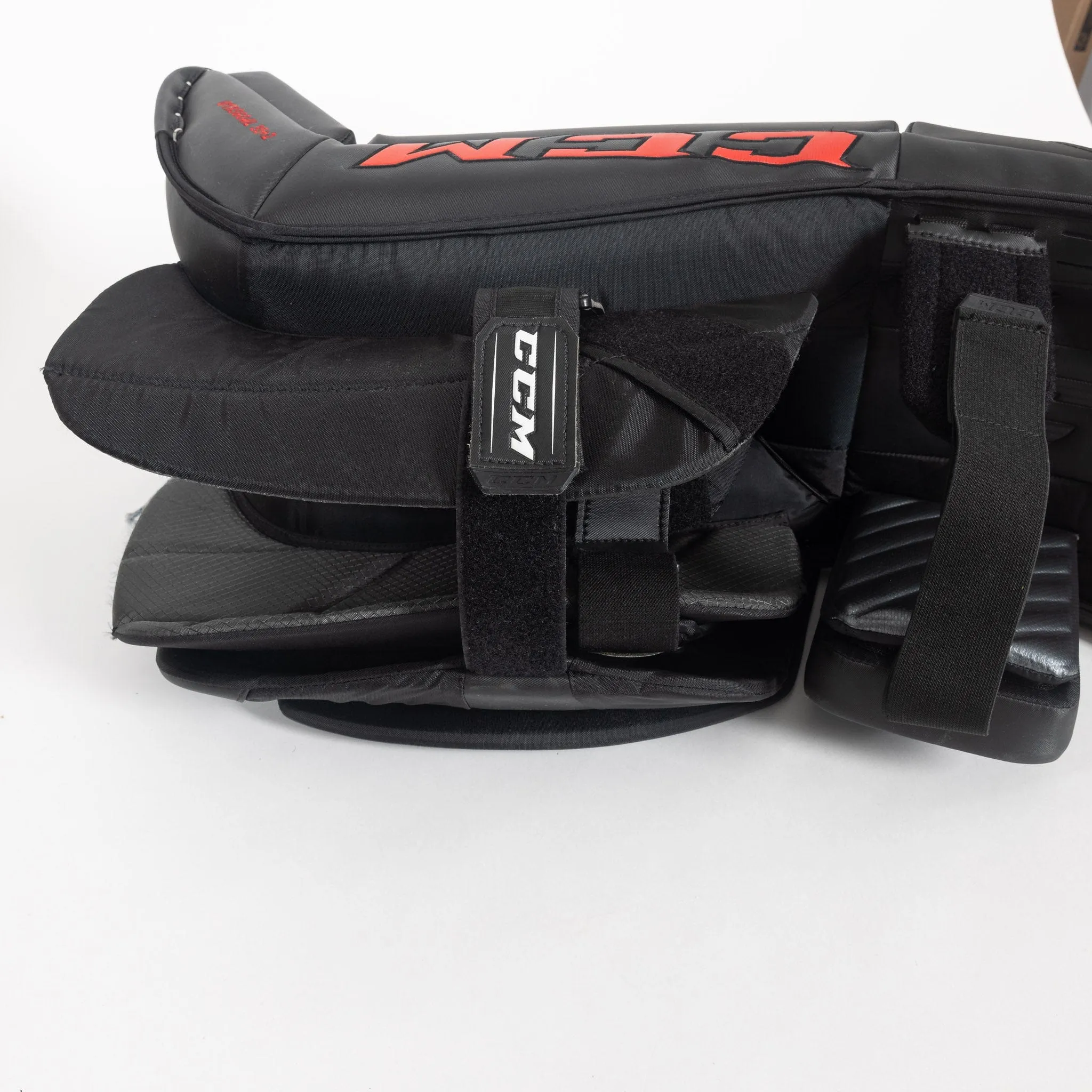 CCM Extreme Flex 5 Senior Goalie Leg Pads - USED 35 2"