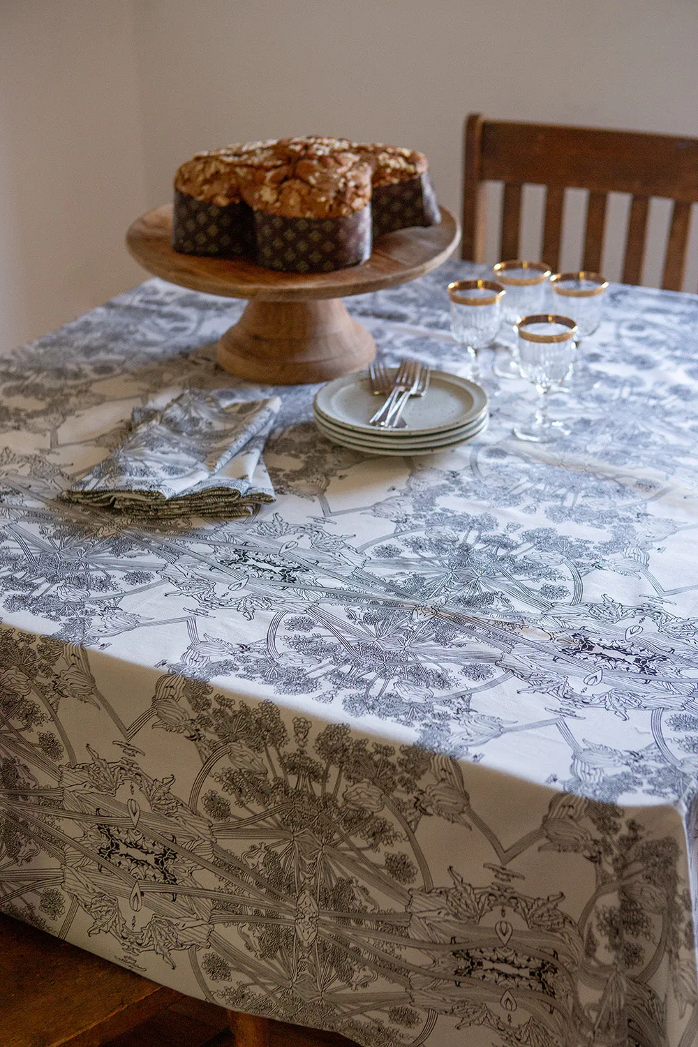 Cotton Tablecloth in Natural And Black Botanicus