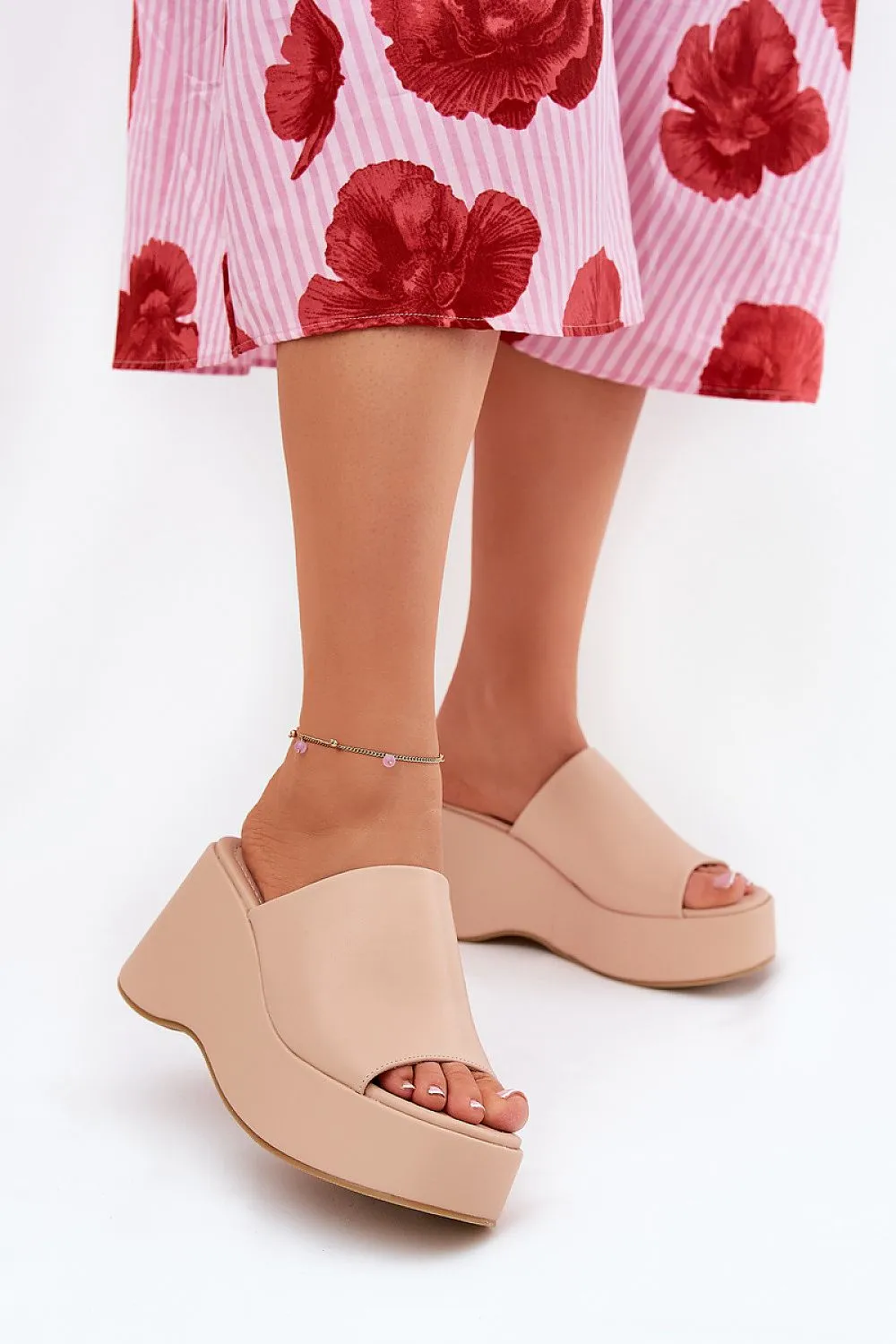 Stylish eco-leather flip-flops