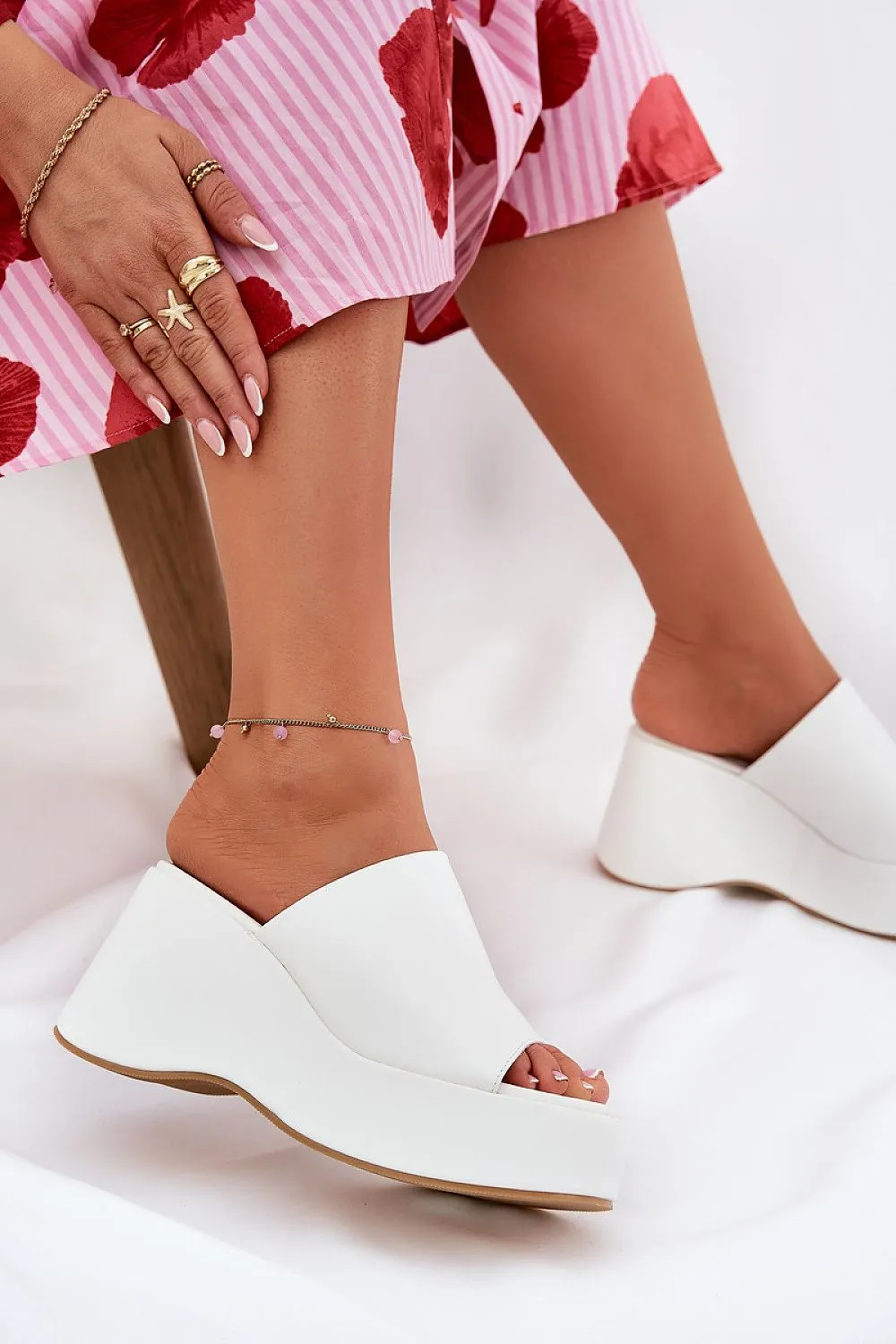 Stylish eco-leather flip-flops