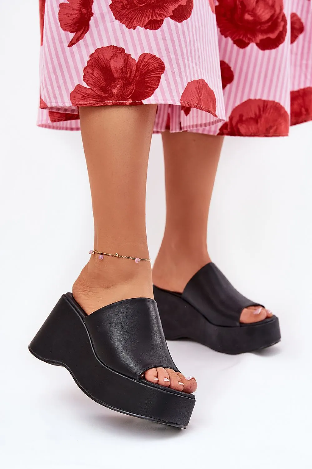 Stylish eco-leather flip-flops
