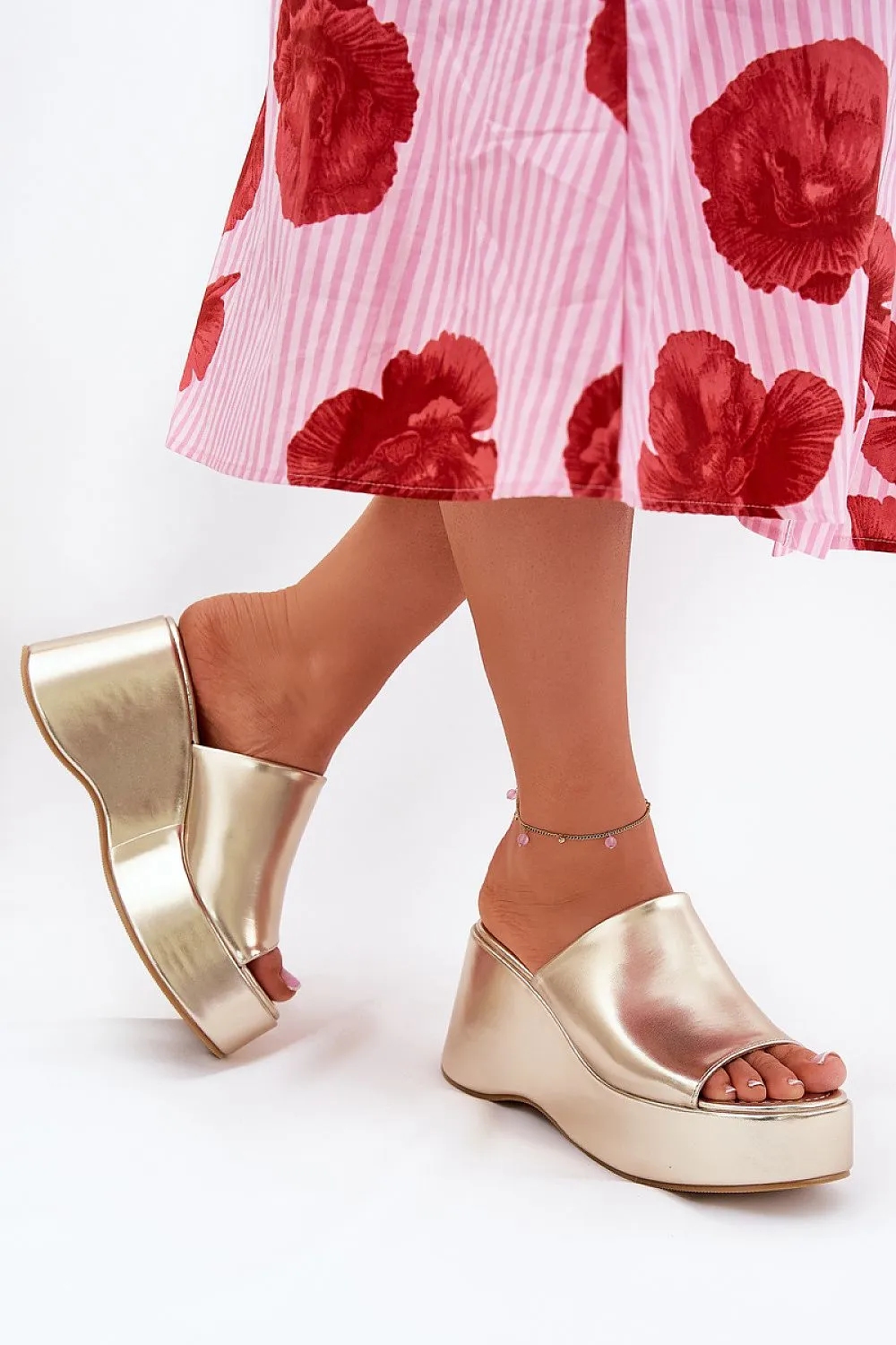 Stylish eco-leather flip-flops